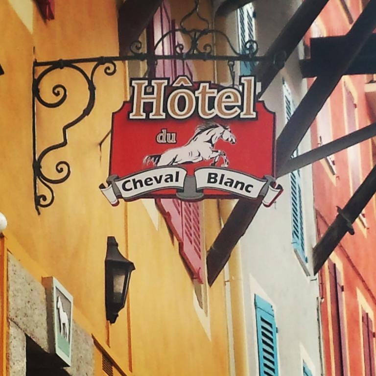 Hotel Du Cheval Blanc Barcelonnette Exterior photo
