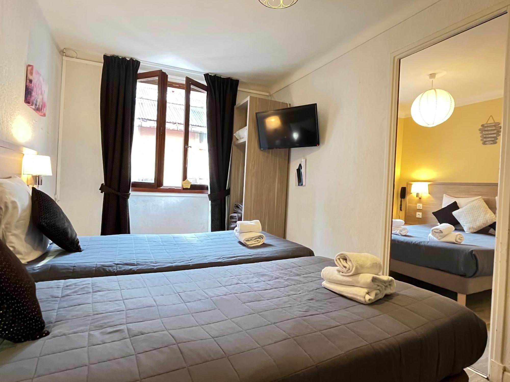 Hotel Du Cheval Blanc Barcelonnette Exterior photo