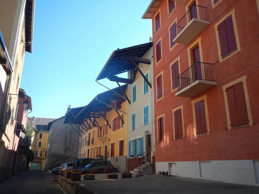 Hotel Du Cheval Blanc Barcelonnette Exterior photo
